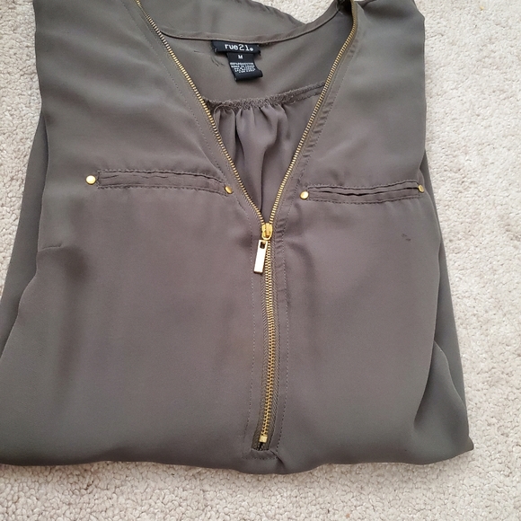 Clothes - Picture 12 of 16